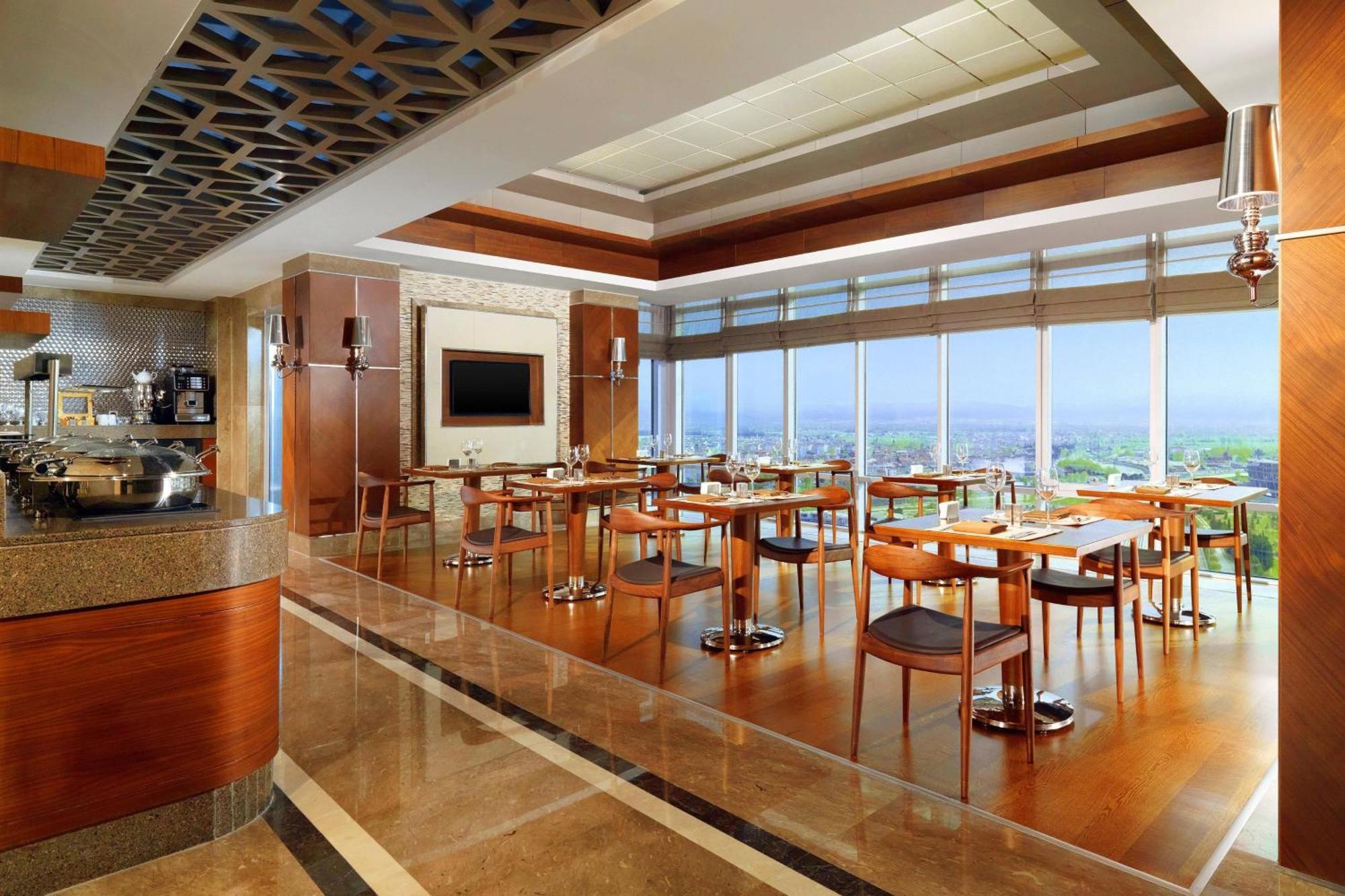 Sheraton Bursa Hotel Esterno foto The Club Lounge at Istanbul Ataturk Airport