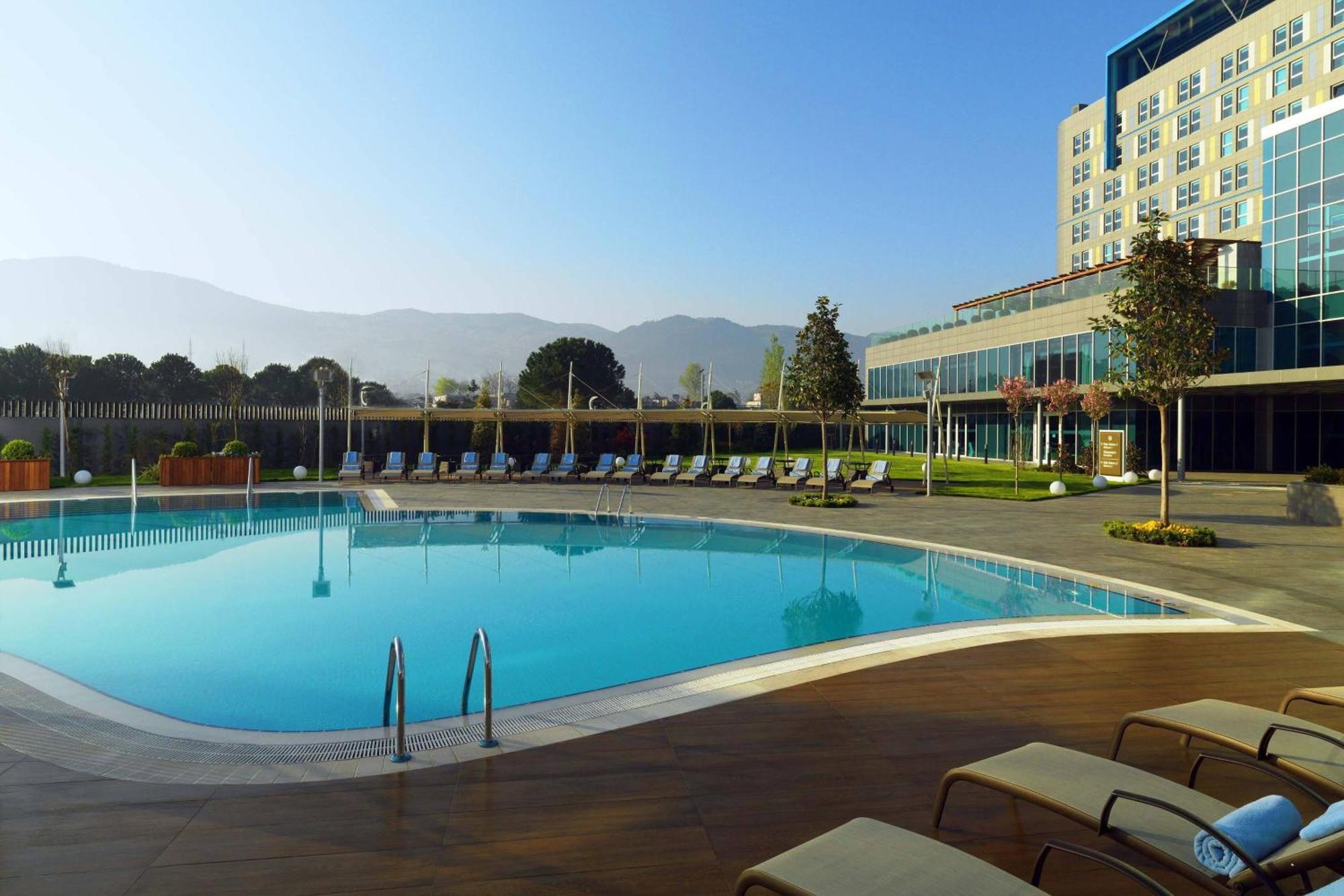 Sheraton Bursa Hotel Esterno foto The hotel's pool
