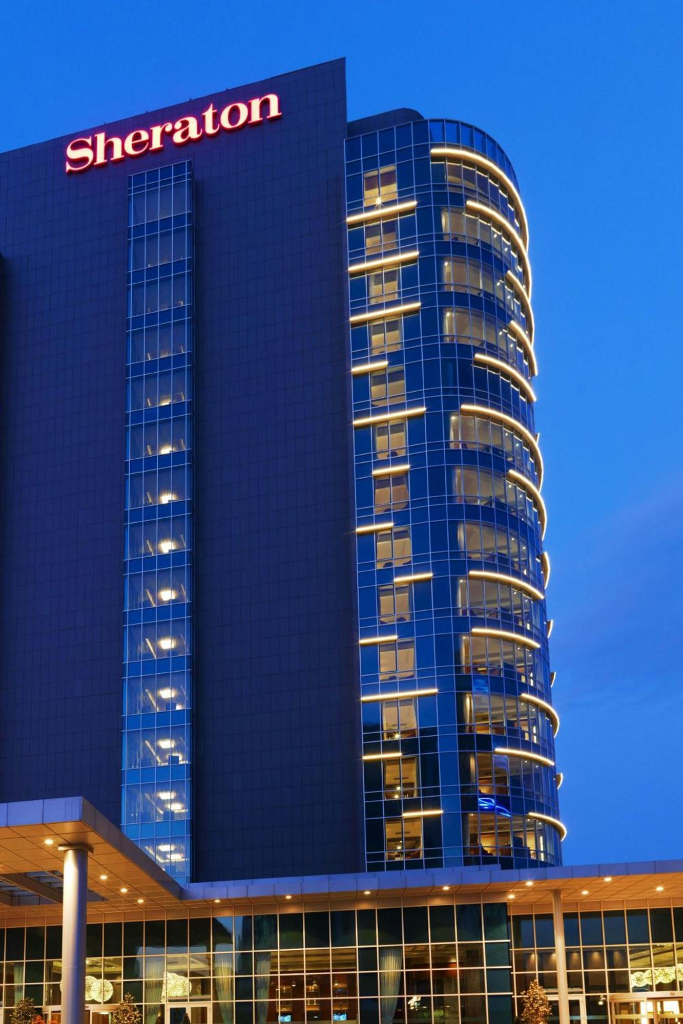 Sheraton Bursa Hotel Esterno foto The building at night