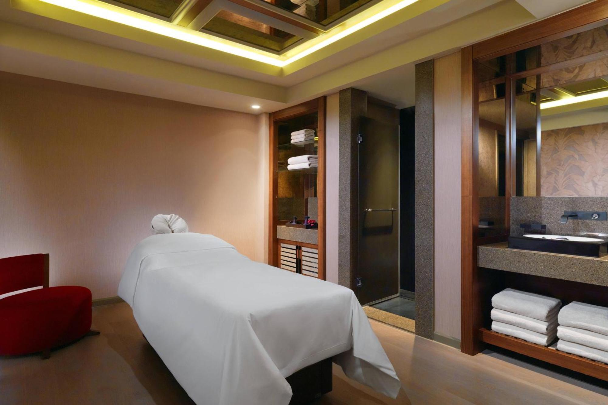 Sheraton Bursa Hotel Esterno foto A treatment room at the spa