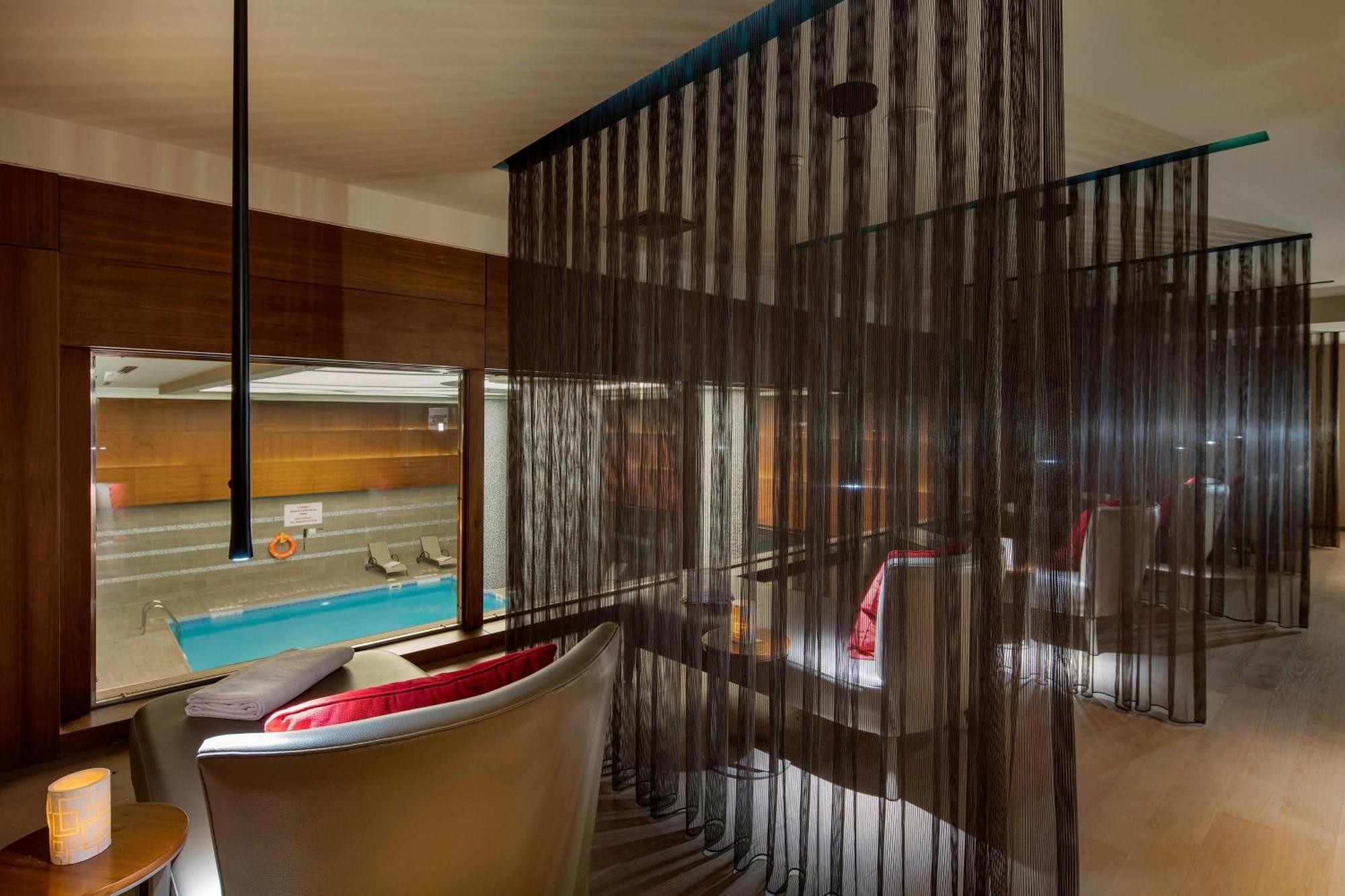 Sheraton Bursa Hotel Esterno foto The interior of the lounge