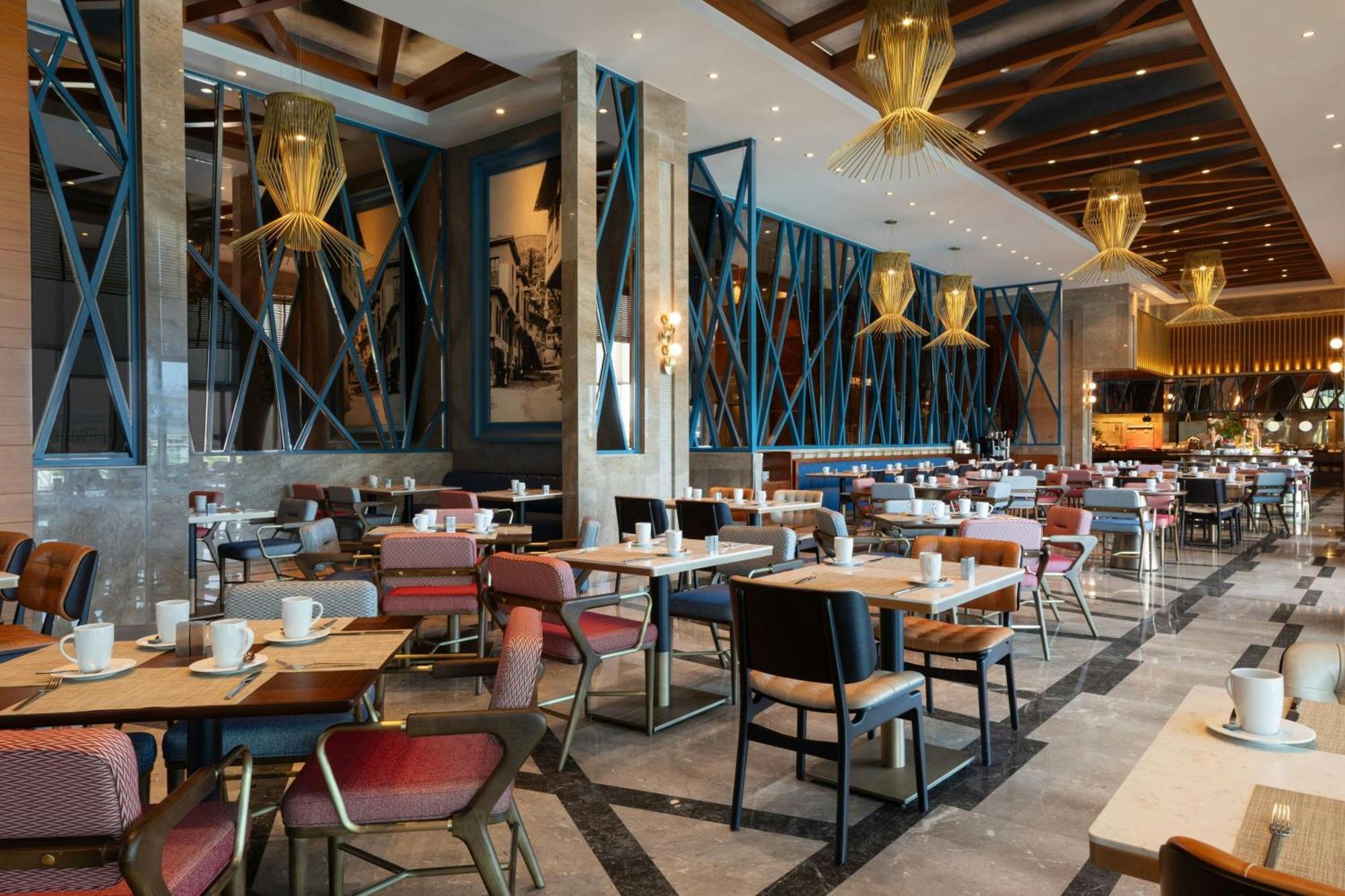 Sheraton Bursa Hotel Esterno foto The interior of the restaurant
