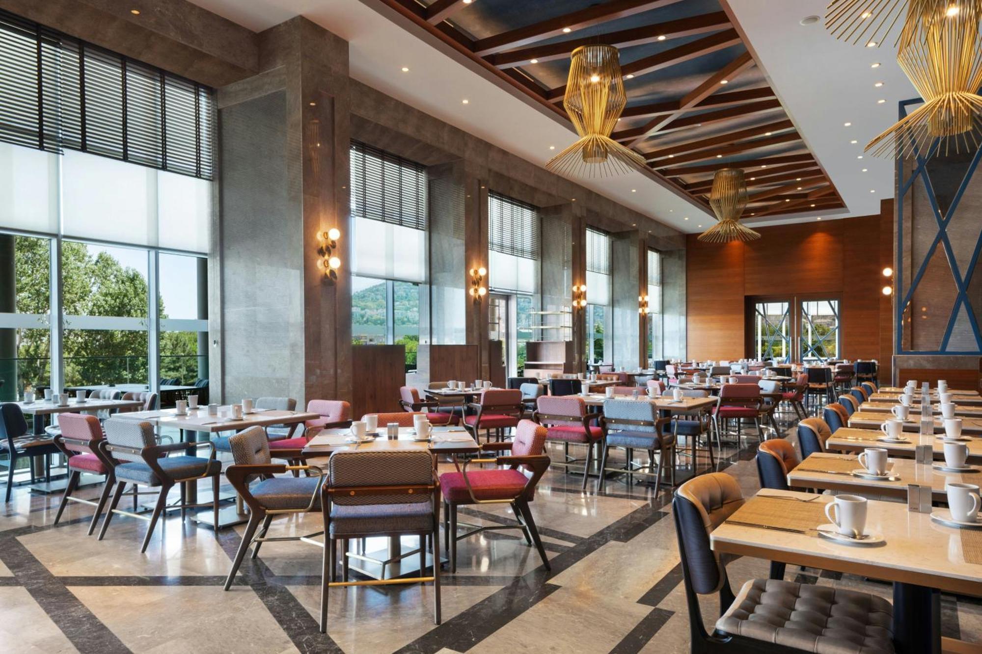Sheraton Bursa Hotel Esterno foto The restaurant