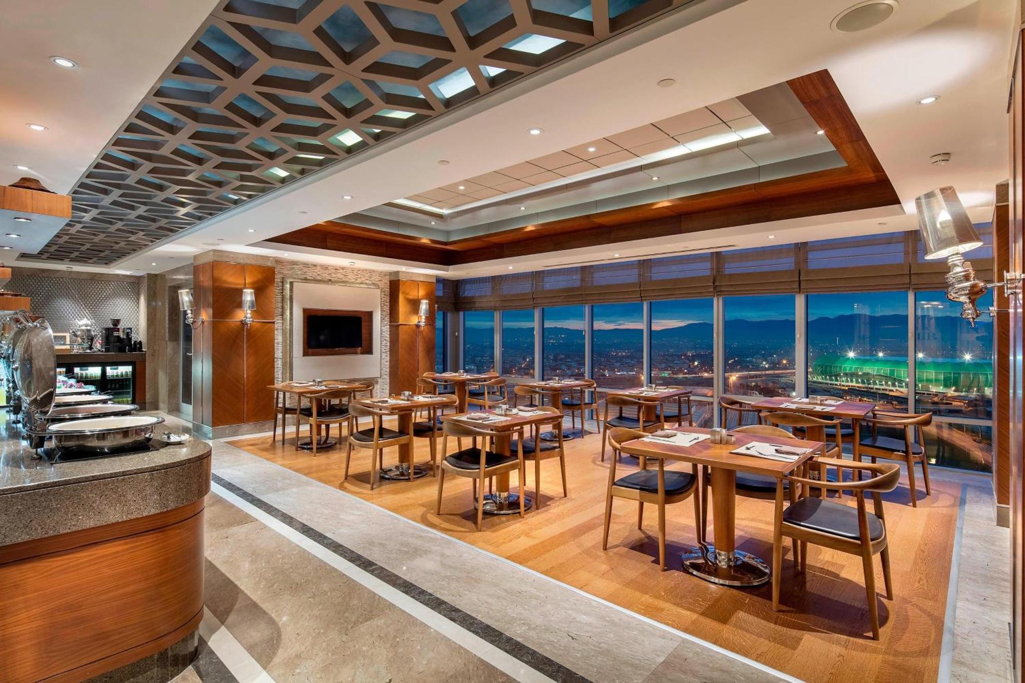 Sheraton Bursa Hotel Esterno foto The Club lounge at Istanbul Atatürk Airport