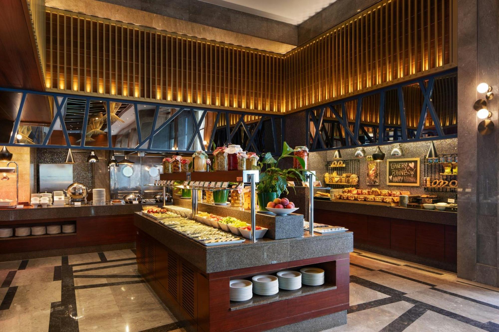Sheraton Bursa Hotel Esterno foto The buffet at the hotel